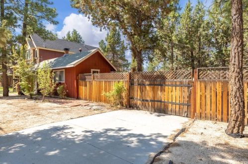 321 Angeles Blvd, Big Bear City, CA