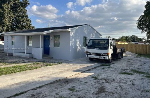 680 36th St, Hialeah FL  33012-5136 exterior