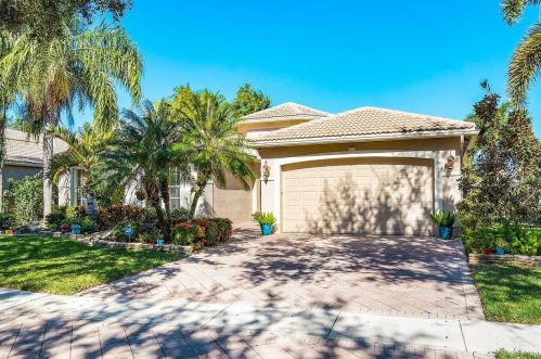7038 Great Falls Cir, Boynton Beach FL  33437-3998 exterior