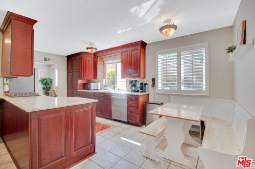 840 Moffatt Cir, Simi Valley CA  93065-5633 exterior