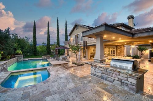 23 Van Gogh Way, Trabuco Canyon, CA 92679-8502