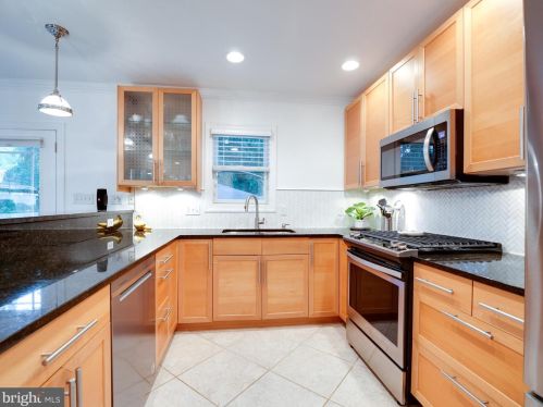 7003 Hickory Hill Rd, Falls Church VA  22042-3903 exterior