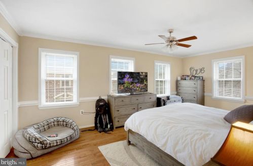 5666 Sutherland Ct, Springfield VA  22015-1850 exterior
