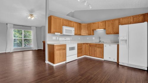 1064 Dorset Ct, London, OH 43140-8571