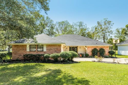 357 Amherst Dr, West Columbia, TX 77486-8608