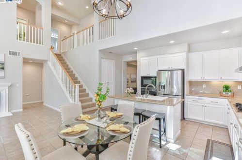 330 Langton Ct, San Ramon CA  94582-4692 exterior