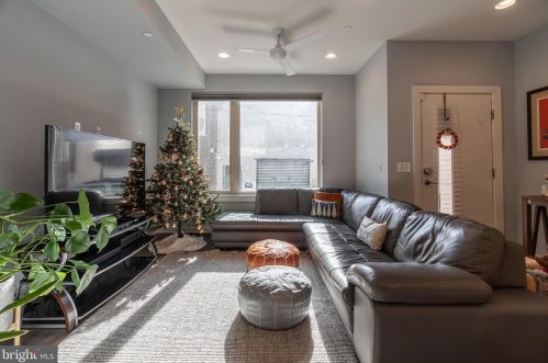 2650 Collins St, Philadelphia, PA 19125-1408