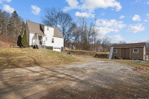 318 Noxon Rd, Poughkeepsie NY  12603-2904 exterior