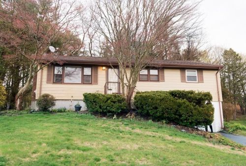 282 Virgo Dr, Groton, CT 06340-2445