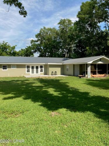 5391 Cliff St, Graceville, FL 32440-1727
