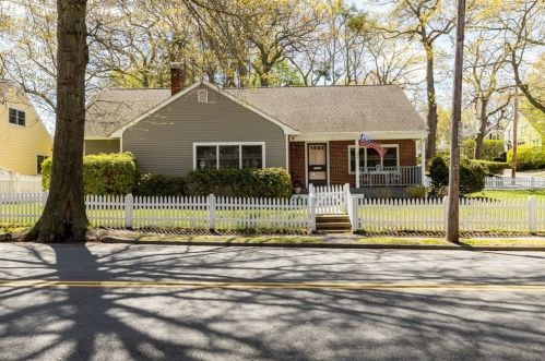 378 Forest Ave, Swampscott, MA 01907-2152