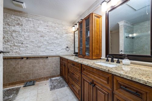 17320 Whirley Rd, Lutz FL  33558-4827 exterior