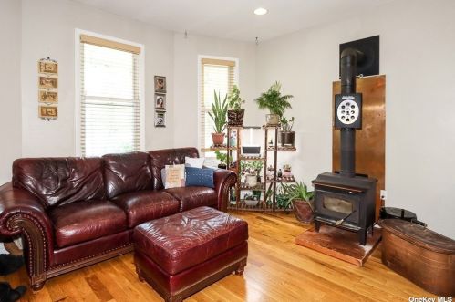 86-07 125th St, Jamaica, NY 11418-2706