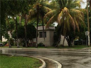 2742 32nd Ave, Miami, FL 33133-2832