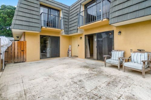 3228 32 Way, West Palm Beach FL  33407-6747 exterior