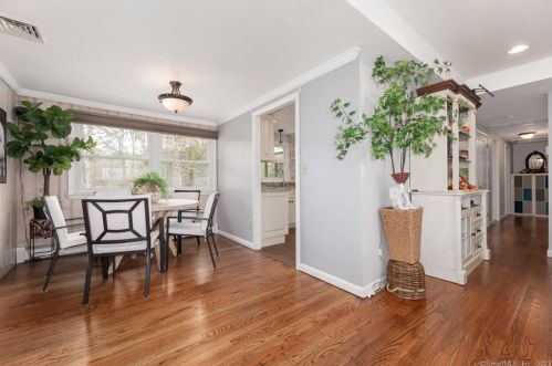 84 Cherry St, Cheshire CT  06410-2734 exterior