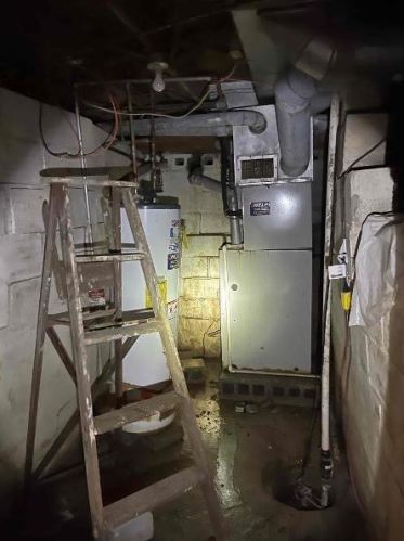 24 Beverly Pl, Florence KY  41042-1702 exterior