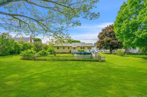 35 Keeney St, Manchester CT 06040-7054 exterior