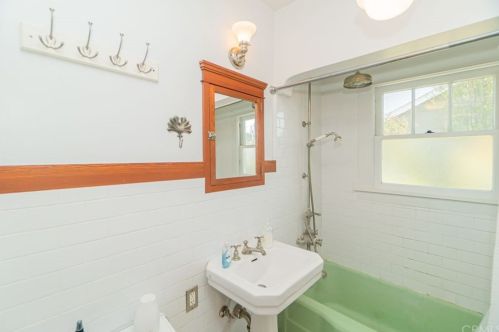 602 Newport Ave, Long Beach CA  90804-5122 exterior