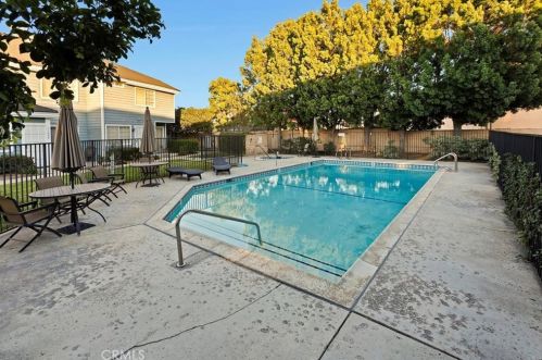 11690 Lakewood Blvd, Downey CA  90241-5272 exterior