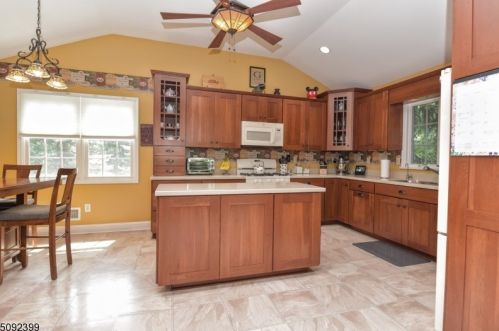 36 Old Milford Ln, West Milford Lakes NJ  07480-1123 exterior