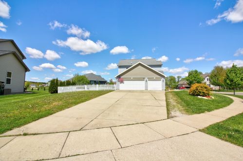 710 Willow Bend Dr, Waterford WI  53185-4281 exterior