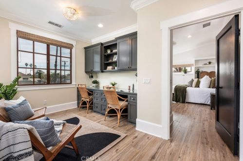 5250 Appian Way, Long Beach CA  90803-1901 exterior