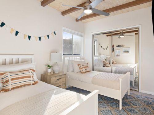 824 Anacapa Ct, San Diego CA  92109-8203 exterior