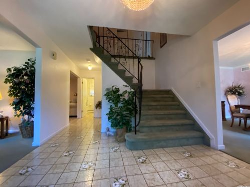 18 Stonehurst Ln, Huntington Station NY  11746-7932 exterior