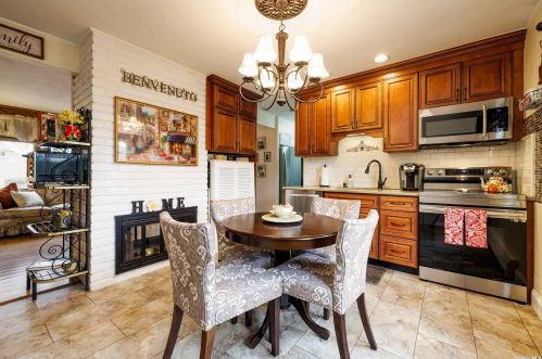 48 Hearth Ln, Westbury, NY 11590-6521