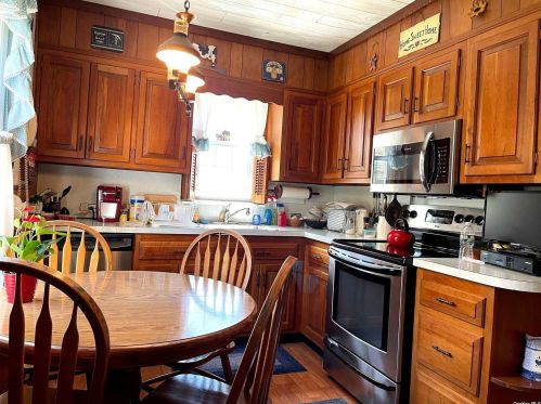 565 7th St, New Hyde Park NY  11040-3028 exterior