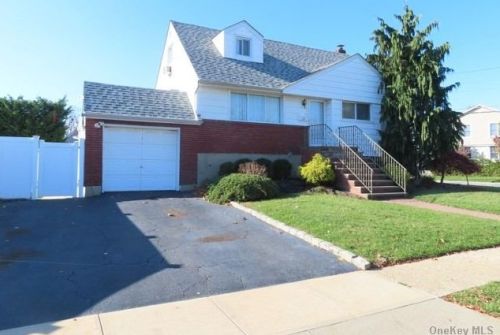 231 Carman Ave, East Rockaway, NY 11518-1737