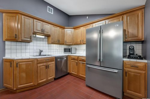 7 Newbrook Ln, Elwood NY  11731-5230 exterior