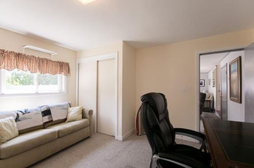 19 Casey Dr, Middletown RI  02842-6224 exterior