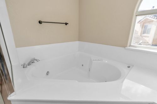 2009 Carlsbad Caverns Ct, Newman CA  95360-9635 exterior