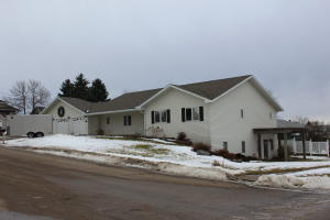 1102 9th St, Jamestown ND  58401-5801 exterior