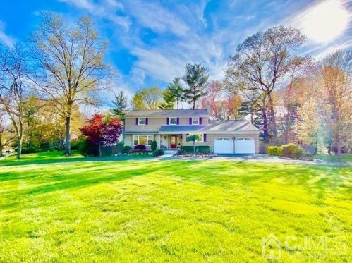 2 Burlington Ln, East Brunswick, NJ 08816-3253