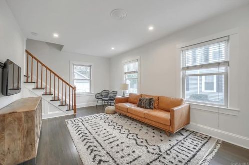 2 Riverside Dr, Airmont NY  10901-5703 exterior