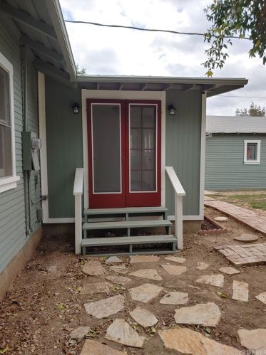 4250 Ramona Dr, Riverside CA  92506-1162 exterior