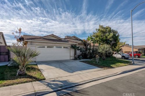 5401 Caballeros Dr, Bakersfield, CA 93307-6888