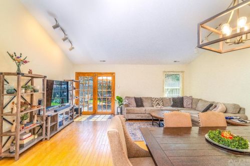 33 Rutledge Ct, East Brunswick NJ  08816-4020 exterior