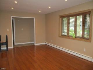 24 Roseland Ave, Warren NJ  07059-5720 exterior