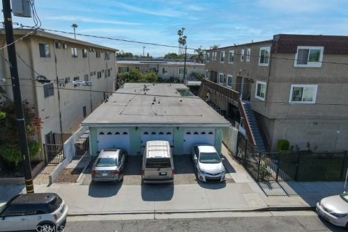 12920 Roselle Ave, Hawthorne CA  90250-5326 exterior