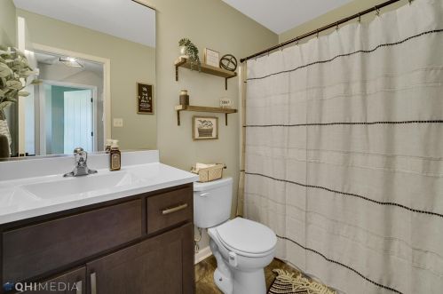 6833 Meadow View Ln, Gary IN 46410-3994 exterior