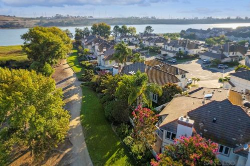 4712 Bryce Cir, Carlsbad CA  92008-4289 exterior