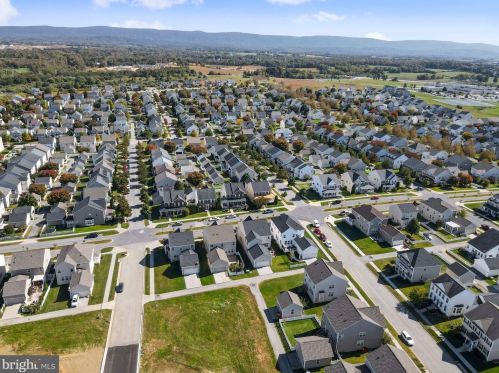 445 Lord Fairfax St, Charles Town WV  25414-2603 exterior