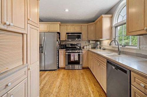 1049 Lakemont Dr, Bridgeville PA  15017-1264 exterior