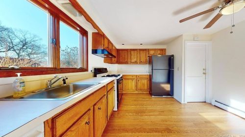 8 York St, Milford CT  06460-5651 exterior