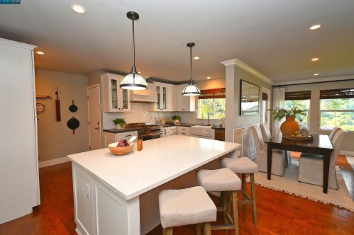 122 El Toyonal, Orinda, CA 94563-2133
