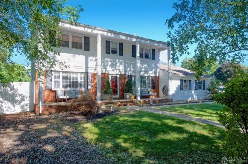 1 Macintosh Ct, East Brunswick, NJ 08816-2854